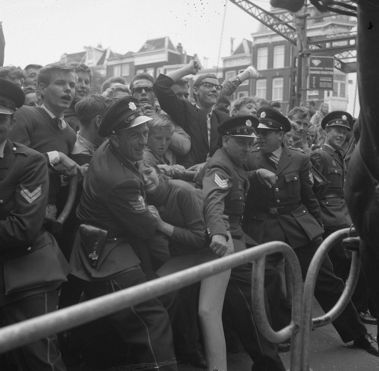 Η αστυνομία καταστέλλει την Beatlemania