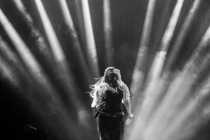 Άννα Βίσση - Hotel Ερμού