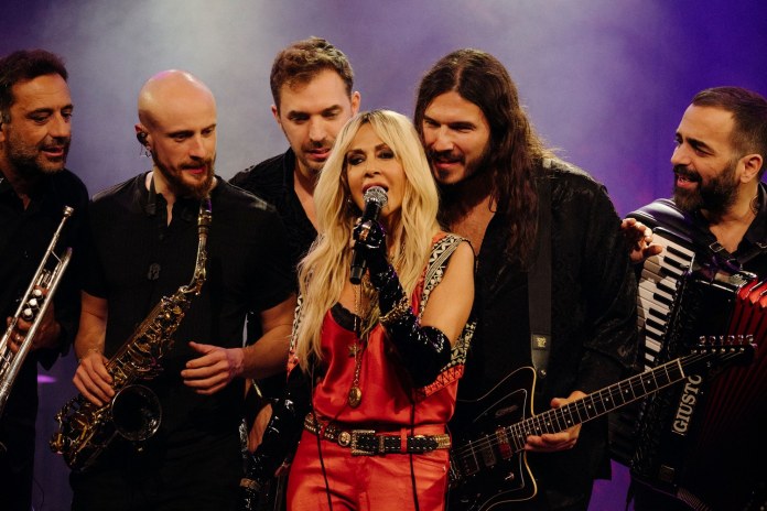 Άννα Βίσση - Hotel Ερμού