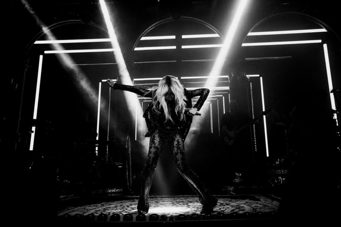 Άννα Βίσση - Hotel Ερμού