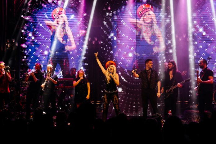 Άννα Βίσση - Hotel Ερμού